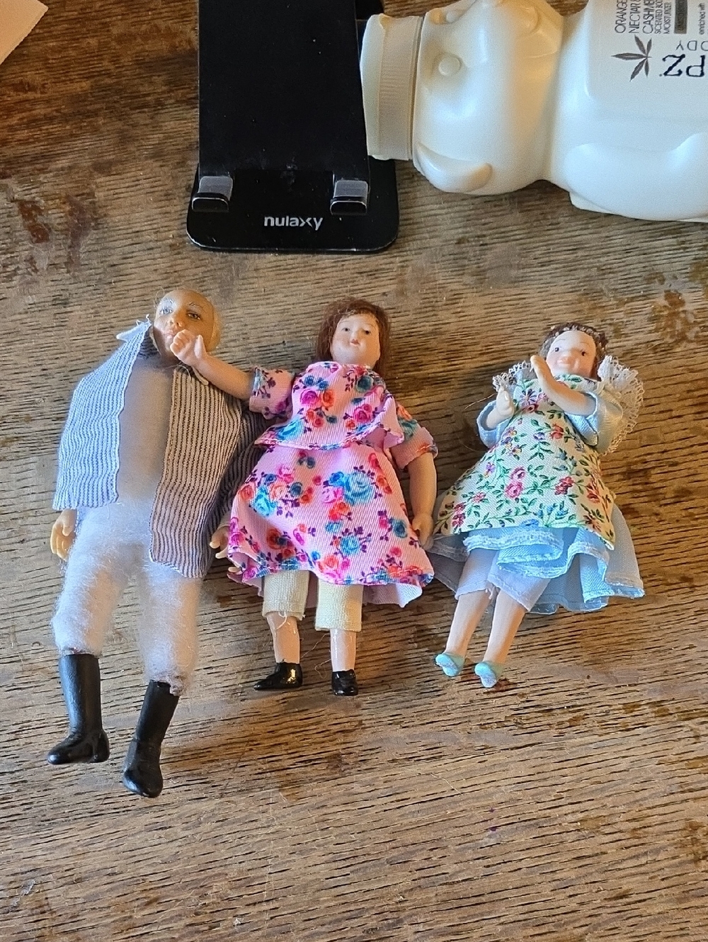 Doll House Dolls - Picture 6 of 6